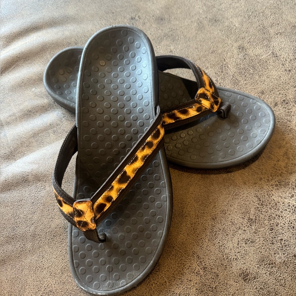 Vionic Tide II Black and Leopard Print Sandals